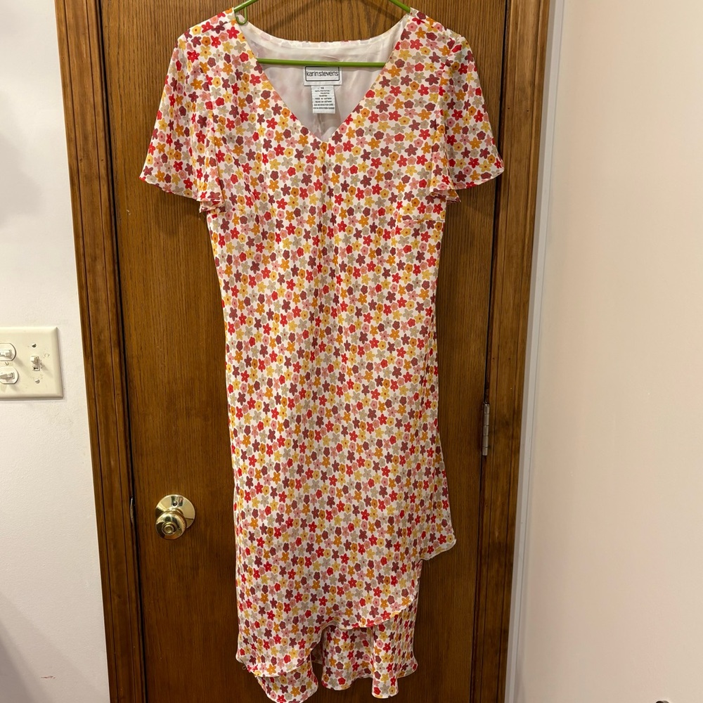 Cute vintage floral dress, flutter sleeve, size 14